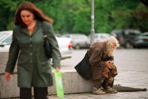 Самый щедрый нищий добри - дедушка. 03