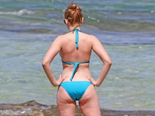 Наша звезда и архитектурная доминанта экспозиции - работа Исаева Даниила, художника - скульптора, работающего в жанре кукольной миниатюры. 03