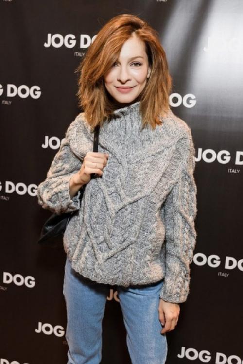 Ух ты!  Мы напомним, что Елене подкаминской уже 42! 04