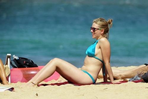 Наша звезда и архитектурная доминанта экспозиции - работа Исаева Даниила, художника - скульптора, работающего в жанре кукольной миниатюры. 05