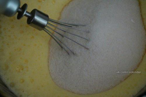 Рецепт творожного пирога со сливами. 01