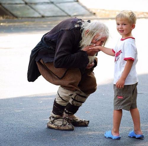 Самый щедрый нищий добри - дедушка. 02