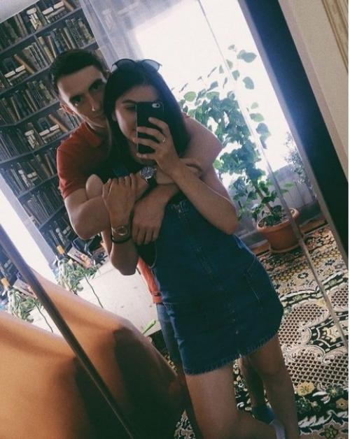 Знакомы с детского сада, вместе учились в школе, уже 3 года встречаемся. 01