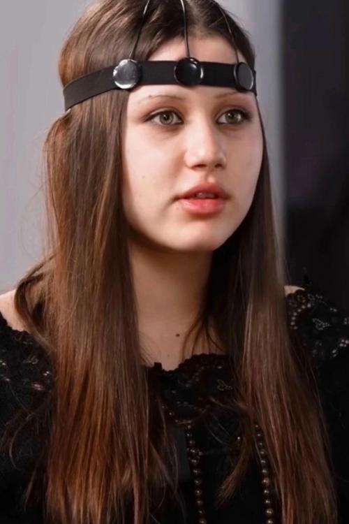 Дочь Оксаны Самойловой с 12 лет мечтает сделать ринопластику. 01