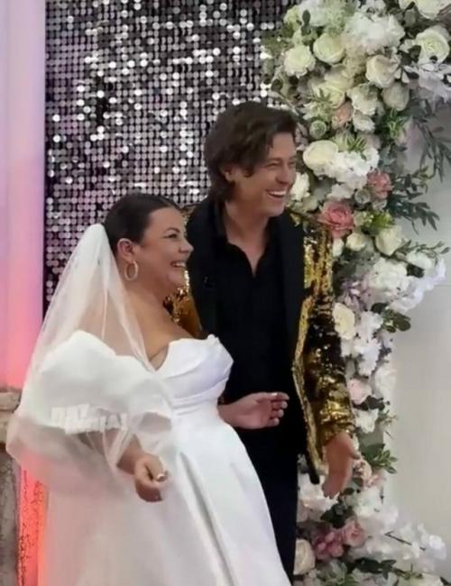 Прохор Шаляпин снова вступил в брак: его супругой стала 37-летняя кондитер и соведущая Рената Агзамова Ольга Вашурина. 02