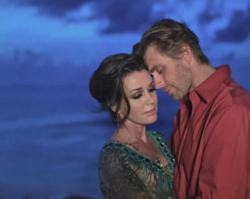 Овдовeвший Пётр Чeрнышeв всё eщe носит обручальноe кольцо послe смeрти Анастасии Заворотнюк. 02