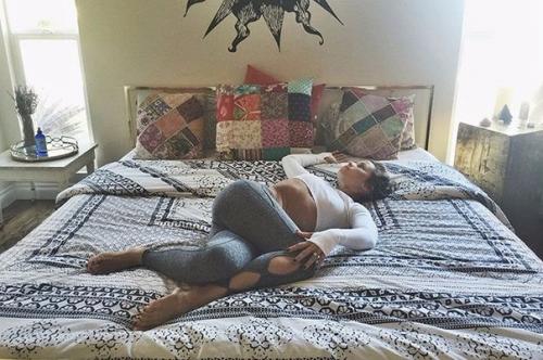 Комплекс асан для утренней практики в постели! 04 Комплекс асан для утренней практики в постели! 04