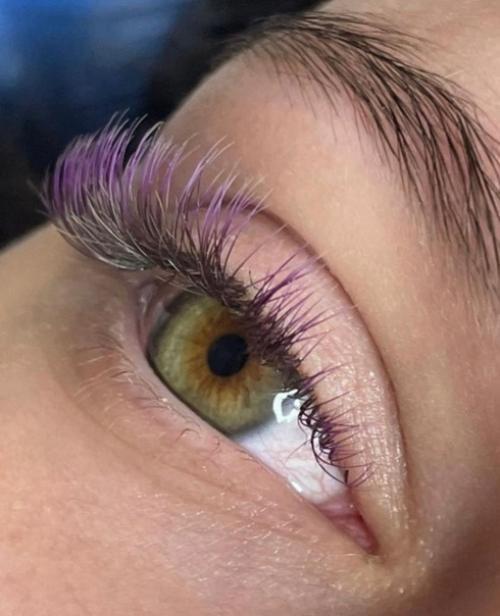 Всем привет!  Я меня зовут Анна и начинающий мастер по наращиванию ресниц. 02