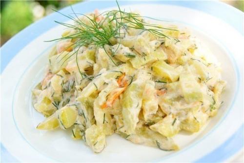 Кaбaчки в смeтанe. На 100 гpамм - 36. 48.