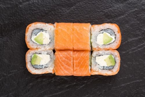 Роллы Филадельфия с авокадо и лососем. 02