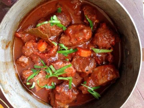 Тушеная баранина.  Ингредиенты: Тушеная баранина.  Ингредиенты: