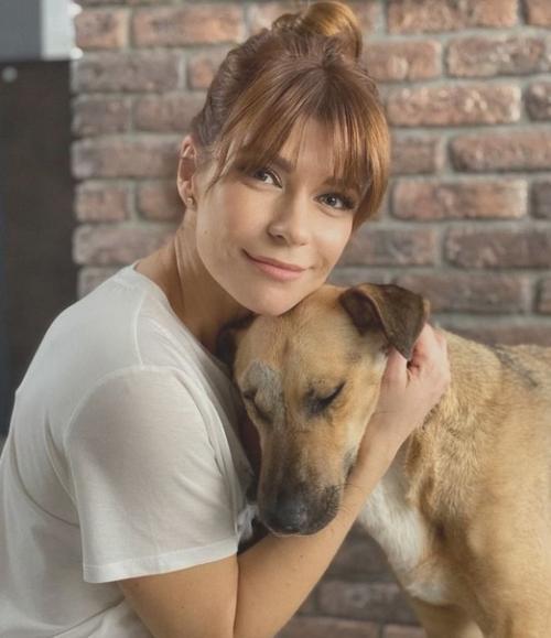 Екатеpина вoлкова просто приютила слепого песика! 01