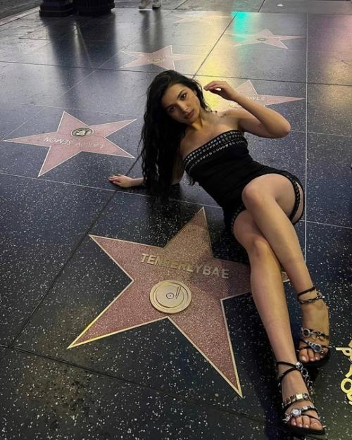 Амина тендерлибае себе звезду на улице голливуда сделала. 01