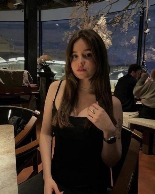 Недавно появилась информация о том, что новая жена 49-летнего режиссера марка Горобца младше его дочери. 07