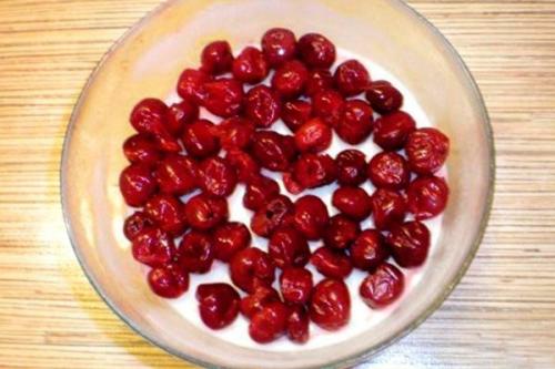 Слоеное желе из вишни и сметаны. 05