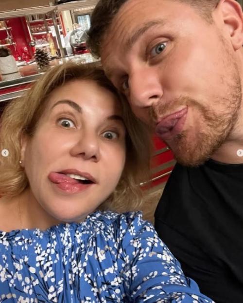 Марина федункив, актриса с отличным чувством юмора, впервые стала мамой в 53 года. 01