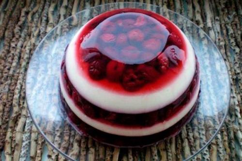 Слоеное желе из вишни и сметаны. 06