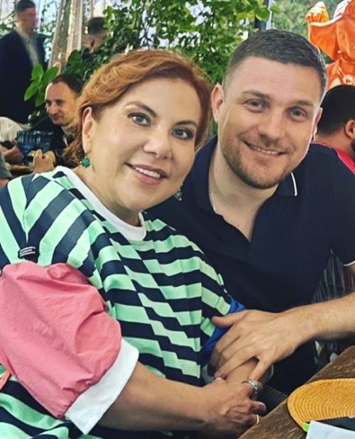 Марина федункив, актриса с отличным чувством юмора, впервые стала мамой в 53 года. 03