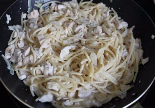 Спагетти с курицей в сливочном соусе. 04