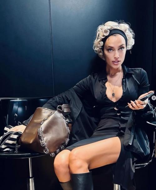 Ирина шейк без косметики и с еловой веткой: супермодель поделилась атмосферными фотографиями с отдыха. 04