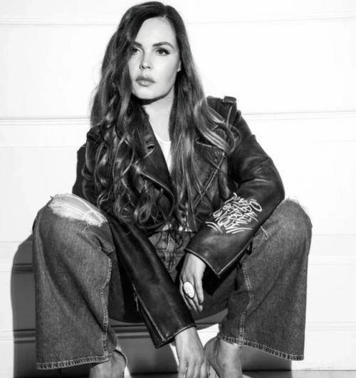 Секрет вечной молодости: Екатерина Андреева отметила свой 62-й день рождения с тренировки и приятными воспоминаниями. 02