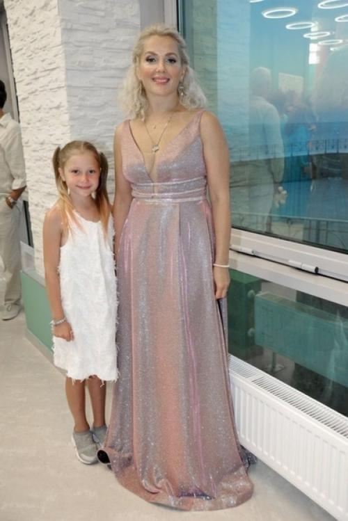 Актриса Мария Порошина, мама 3-х детей, в свои 46 лет выглядит просто шикарно. 02