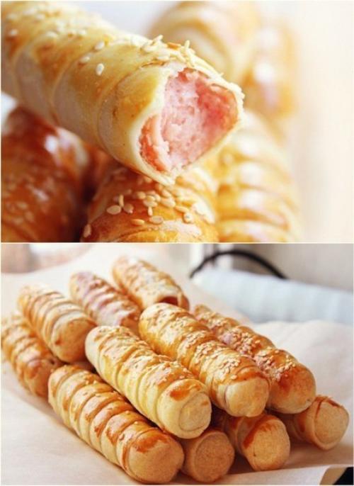 Сосиски в слоеном тесте.

