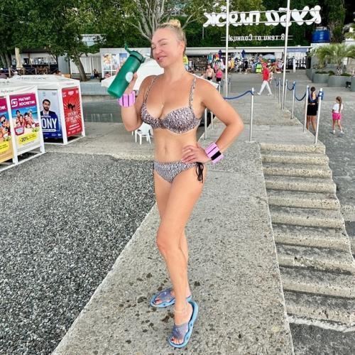 Я Стала Бабушкой красавица Алла Довлатова впервые стала бабушкой. 01