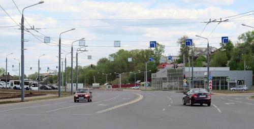 На пересечение улицы горького и лыбедской магистрали не корректно установлены два светофора.