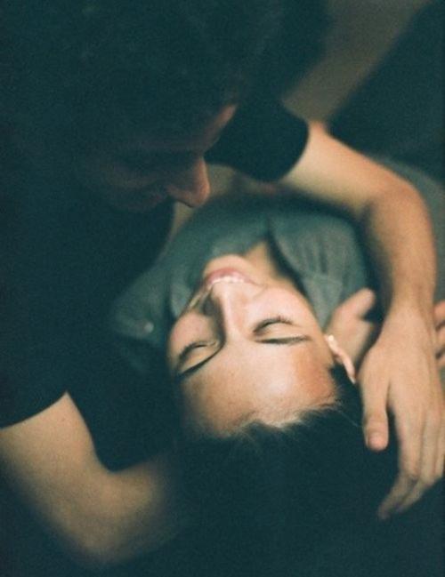 Женщина - это огонь в очаге, это тепло в постели, это аромат на кухне.