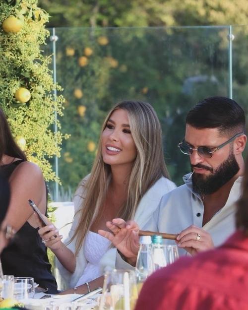 Кети топурия поделилась фотографиями с лимонами вместе с мужем. 01