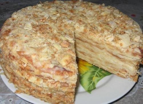 Старый Наполеон? 

Сейчас пекут наполеоны в упрощенном варианте, и старый рецепт Наполеона забыт совершенно.  