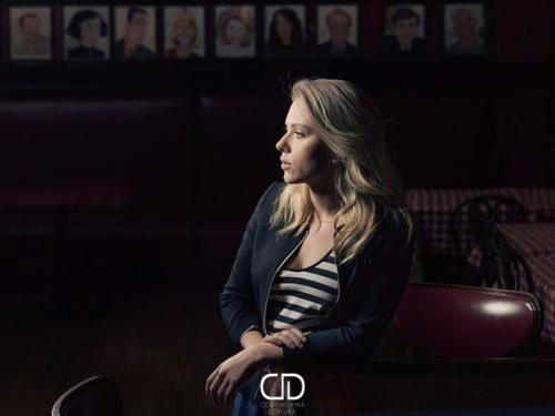 Я всегда смотрел ей в глаза, а не сквозь них.  