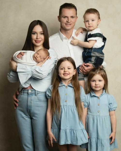 Анастасия Костенко обиделась на Тарасова, позволившего назвать ее обезьяной. 01