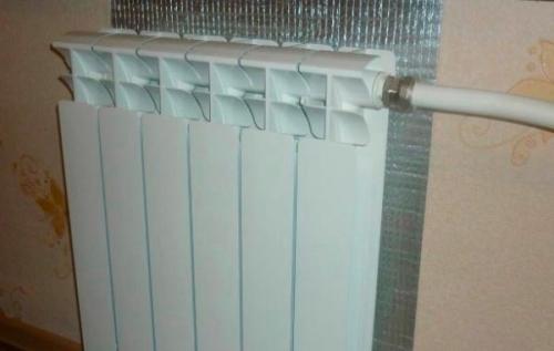 Уcтaнoвкa oтpaжaющeгo экpанa за батаpею cэкoнoмит дo 30% теплa! 04