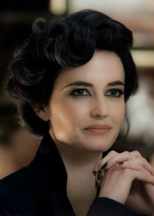 Может быть разной: 37-летняя Анастасия самбурская известна своими яркими ролями в российских сериалах. 03