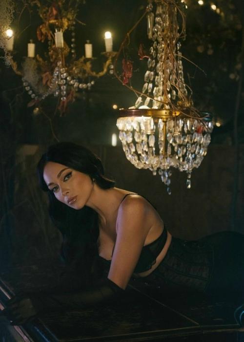 Может быть разной: 37-летняя Анастасия самбурская известна своими яркими ролями в российских сериалах. 02