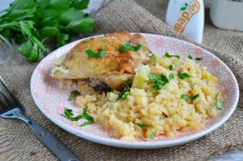 Рис запеченный с куриными бедрами - отличная идея на обед. 02