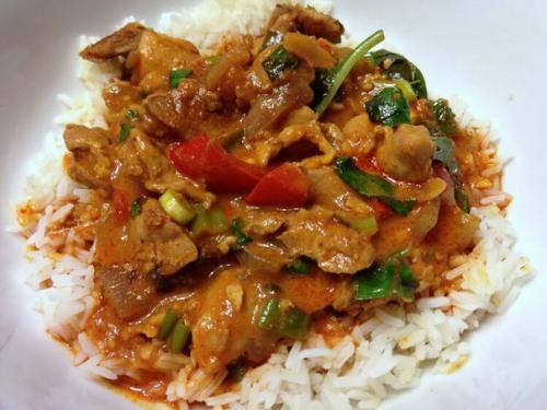 Курица по-тайски.

На 100 грамм - 126.  