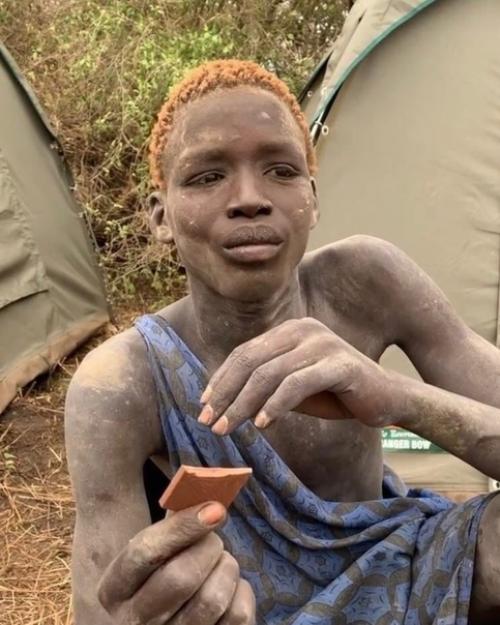 Интересно, его все таки взяли в модельное агентство. 03