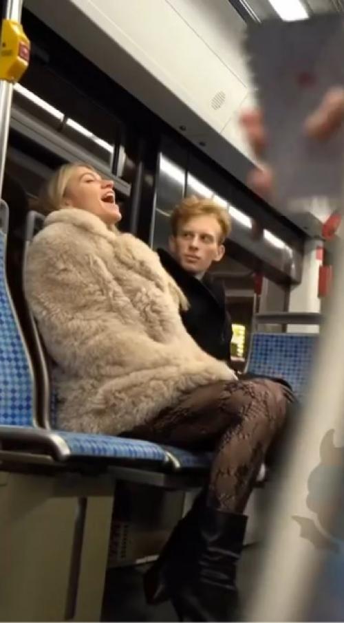 Две подружки решили развлечься: одна с управлением, вторая с игрушкой, спрятанной поглубже. 01