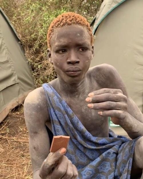 Интересно, его все таки взяли в модельное агентство. 02