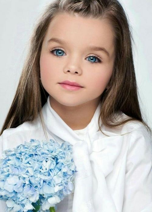 Анастасию Князеву из россии назвали caмым кpaсивым peбенком в миpе! 03