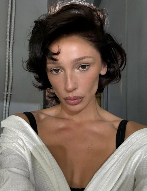 Настя ивлеева пошутила, что её грудь Живёт Своей Жизнью. 02