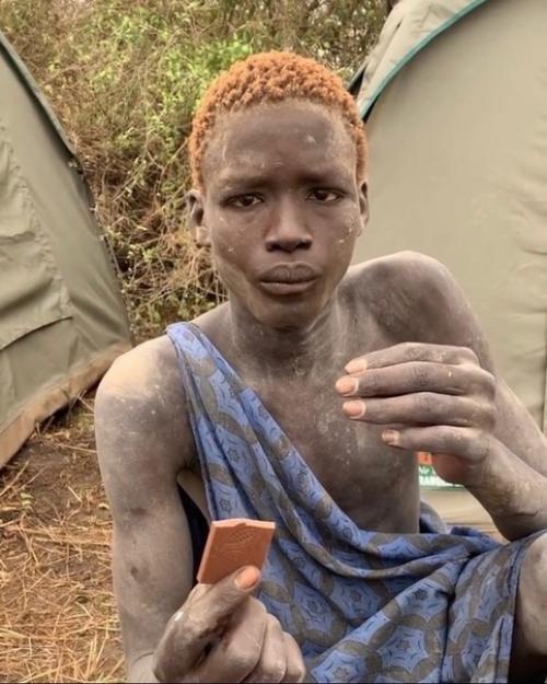 Интересно, его все таки взяли в модельное агентство. 01