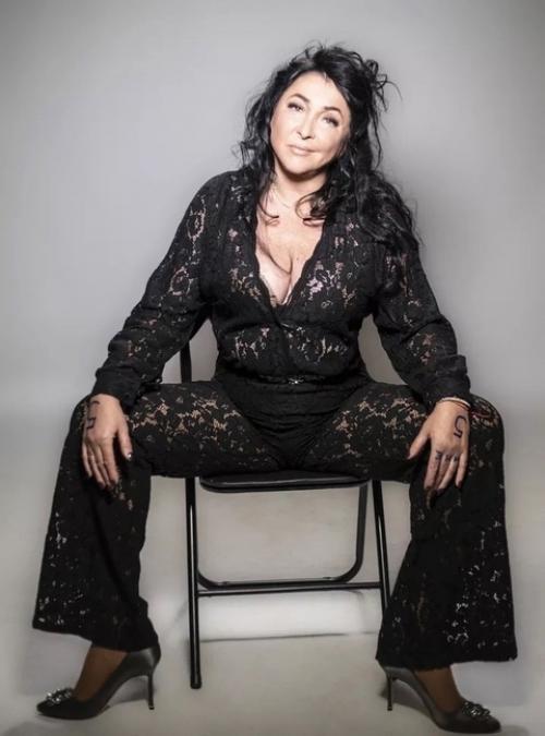 Лолита не стала бы обращаться к Тимуру Хайдарову, даже если бы ему нужно было вырывать волосы из носа. 01