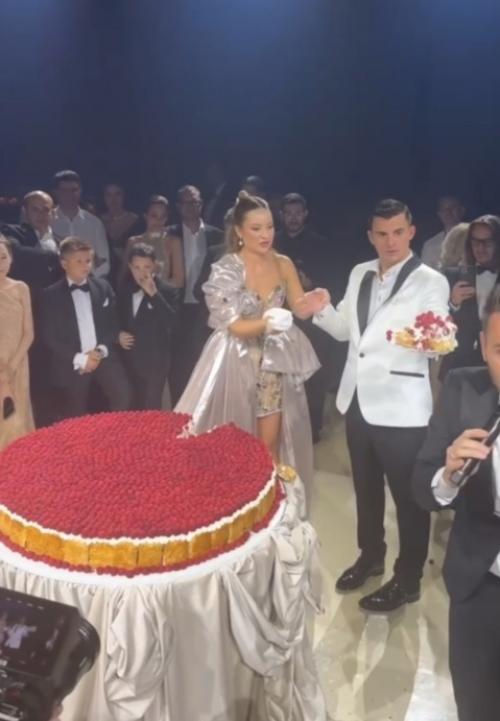 Солист группы Иванушки International Кирилл туриченко женился на своей любимой Дарье. 03