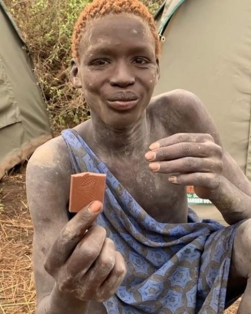 Интересно, его все таки взяли в модельное агентство. 04