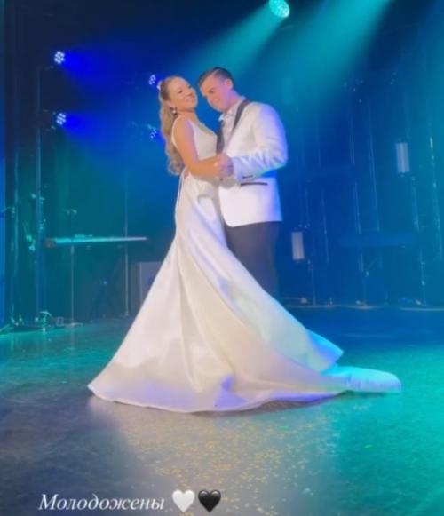 Солист группы Иванушки International Кирилл туриченко женился на своей любимой Дарье. 01