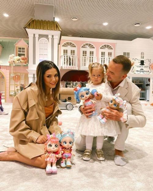 Милая и задорная семья Нюши. 03